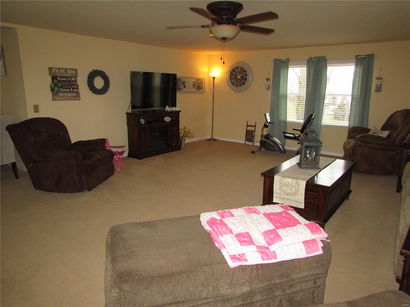 3708 Torch Club Road Alton, IL 62002 - Photo 4 of 33