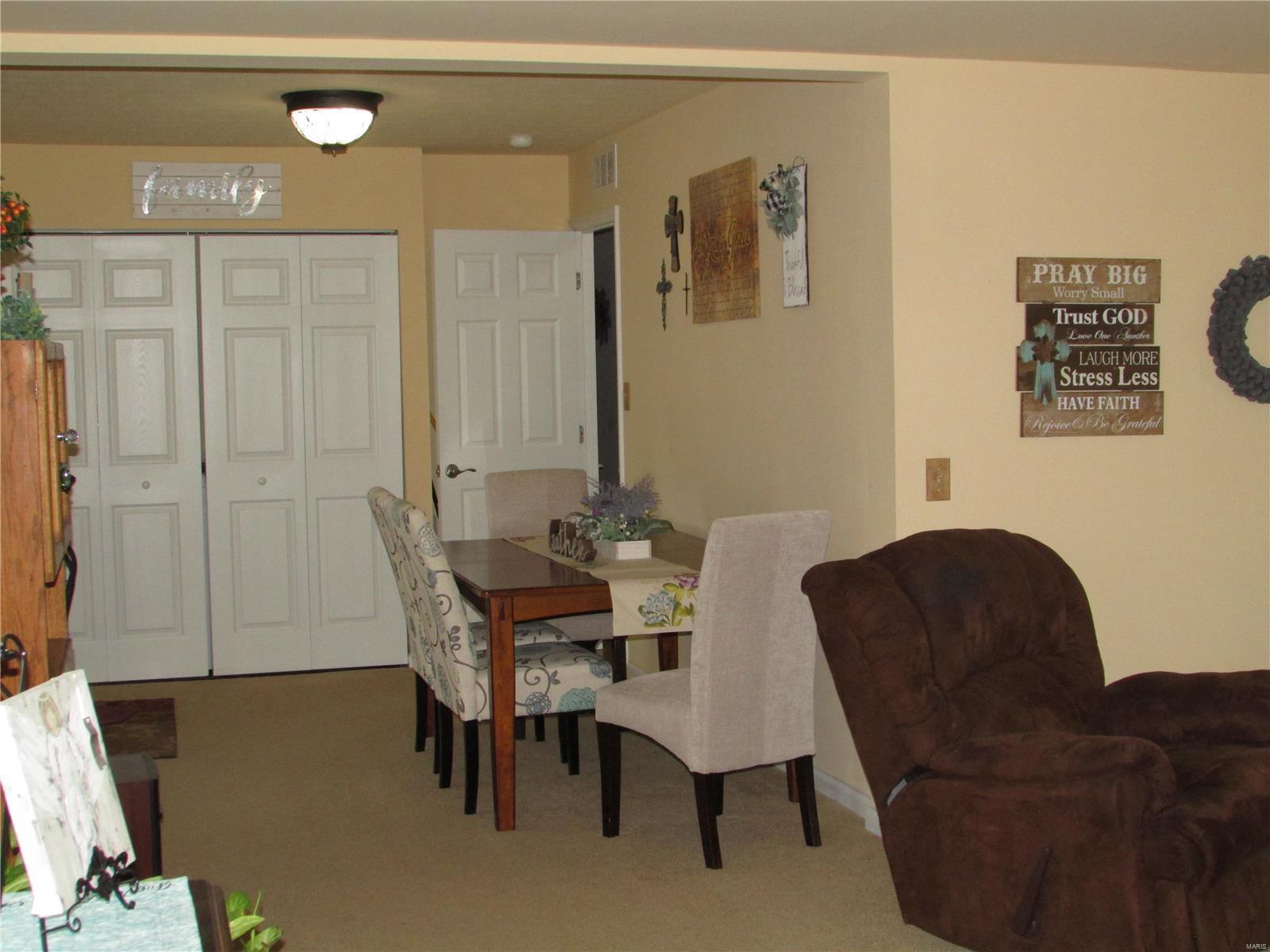 3708 Torch Club Road Alton, IL 62002 - Photo 5 of 33