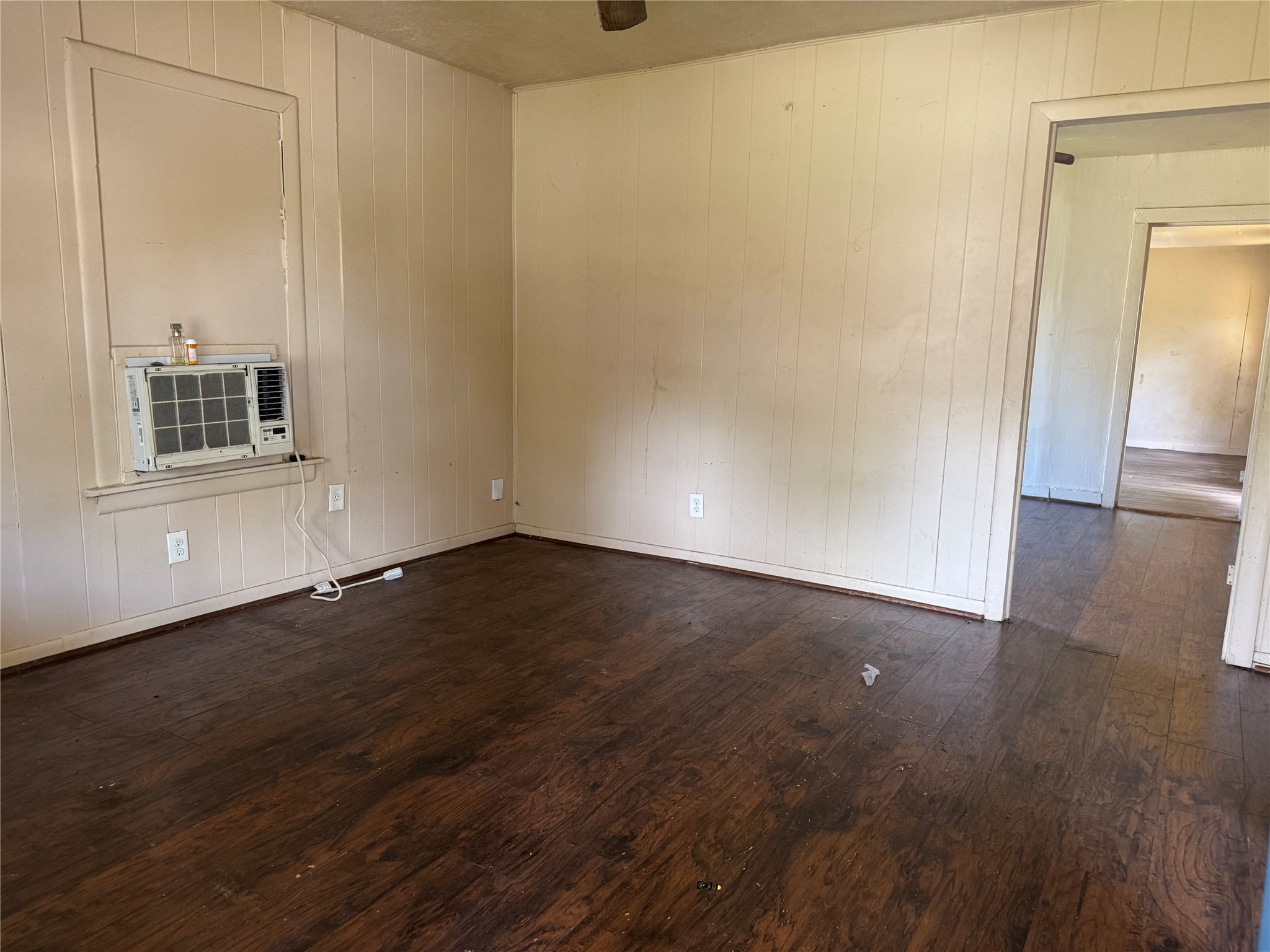 606 East 42nd Street Houston, TX 77022 - Photo 11 of 14 an empty room with wooden floor and windows
