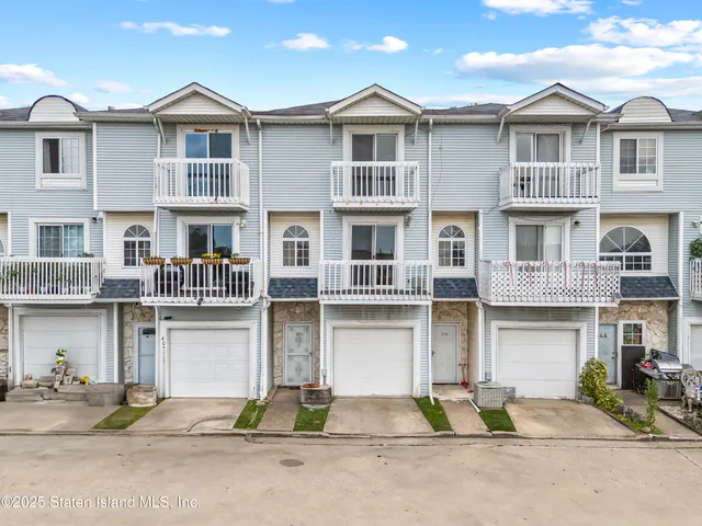 $588,000 | 38 A Country Drive East | New Springville