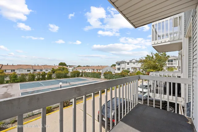 $588,000 | 38 A Country Drive East | New Springville