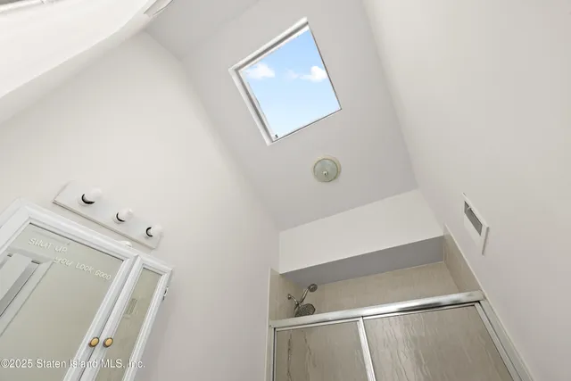 $588,000 | 38 A Country Drive East | New Springville