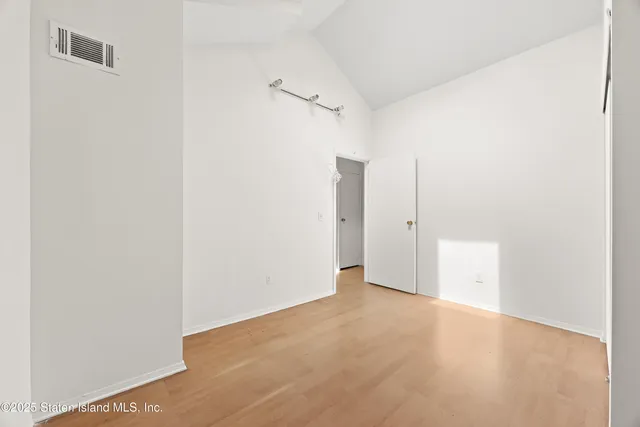 $588,000 | 38 A Country Drive East | New Springville