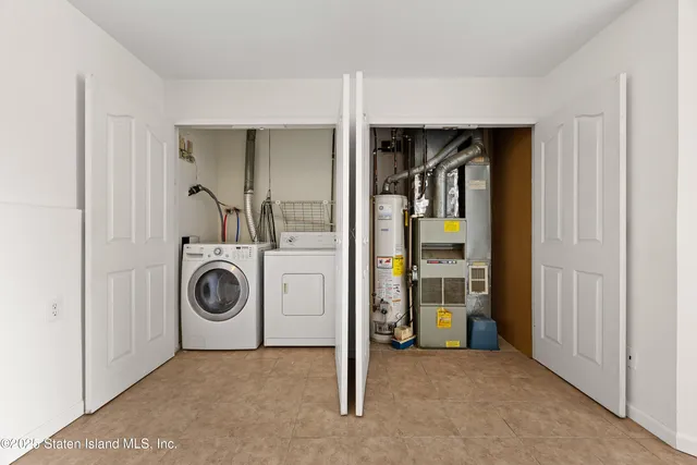 $588,000 | 38 A Country Drive East | New Springville