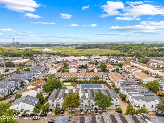 $588,000 | 38 A Country Drive East | New Springville