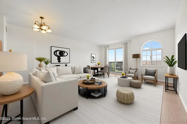 $588,000 | 38 A Country Drive East | New Springville