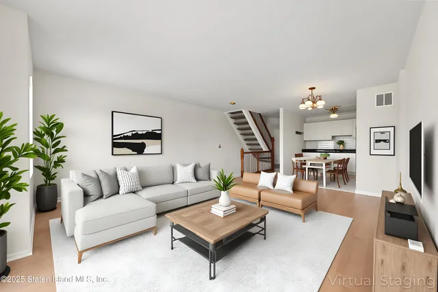 $588,000 | 38 A Country Drive East | New Springville