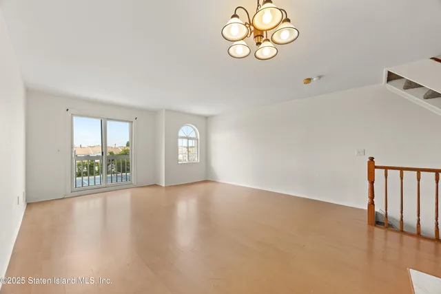 $588,000 | 38 A Country Drive East | New Springville