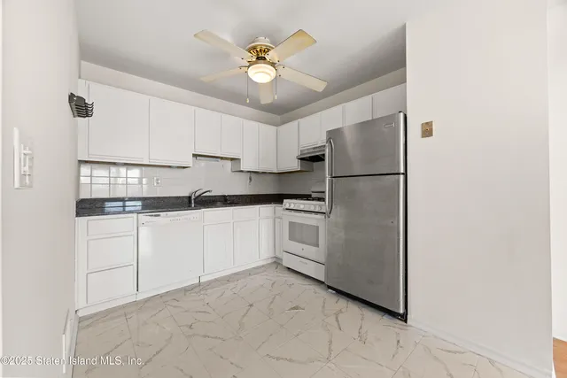 $588,000 | 38 A Country Drive East | New Springville