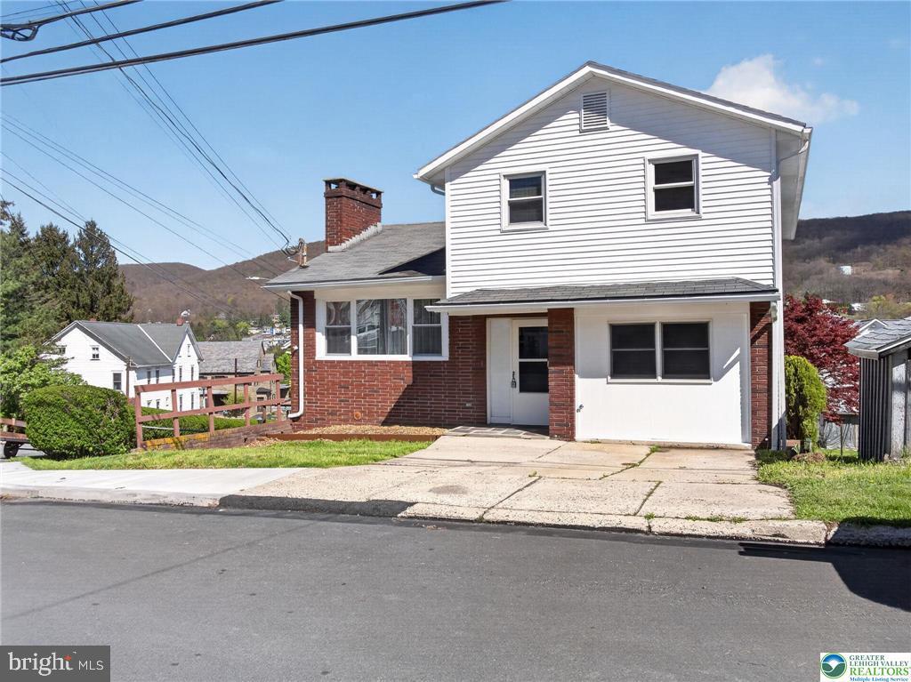 2 East Center Street Nesquehoning, PA 18240 - Photo 4 of 54