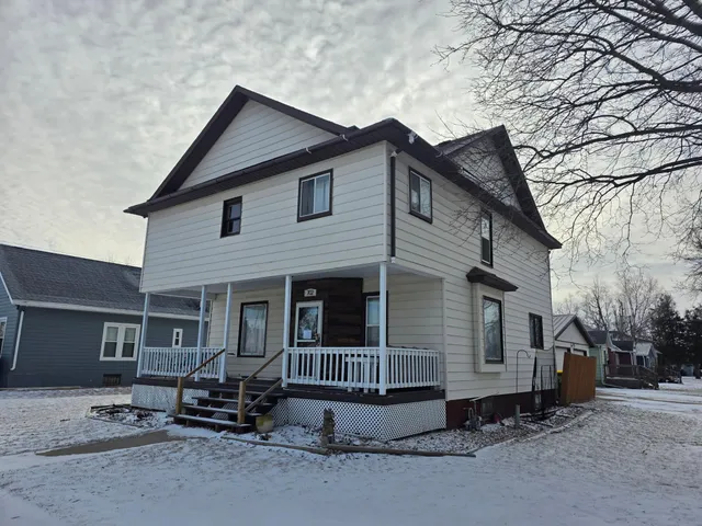 $144,900 | 702 4th Street Southeast, Pipestone, MN 56164