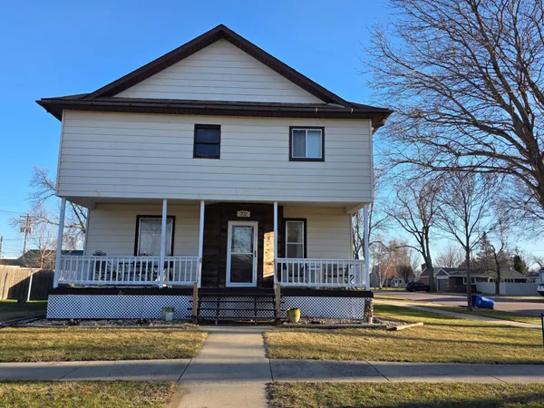 $144,900 | 702 4th Street Southeast, Pipestone, MN 56164