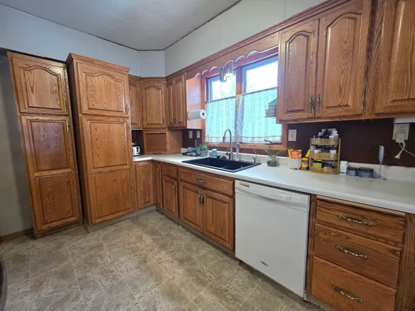 $144,900 | 702 4th Street Southeast, Pipestone, MN 56164