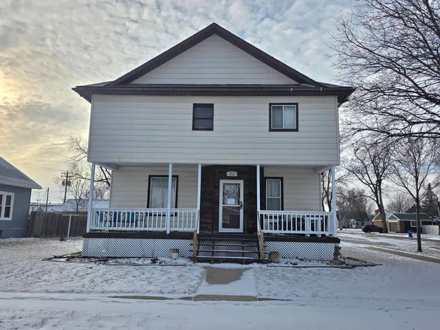 $144,900 | 702 4th Street Southeast, Pipestone, MN 56164