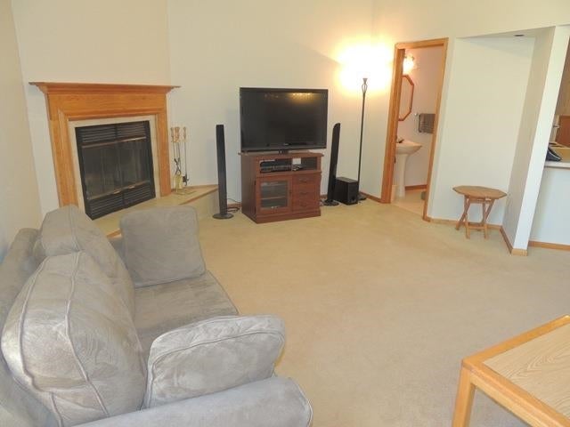 2008 Holiday Road Coralville, IA 52241 - Photo 8 of 25 Gallery Image 8