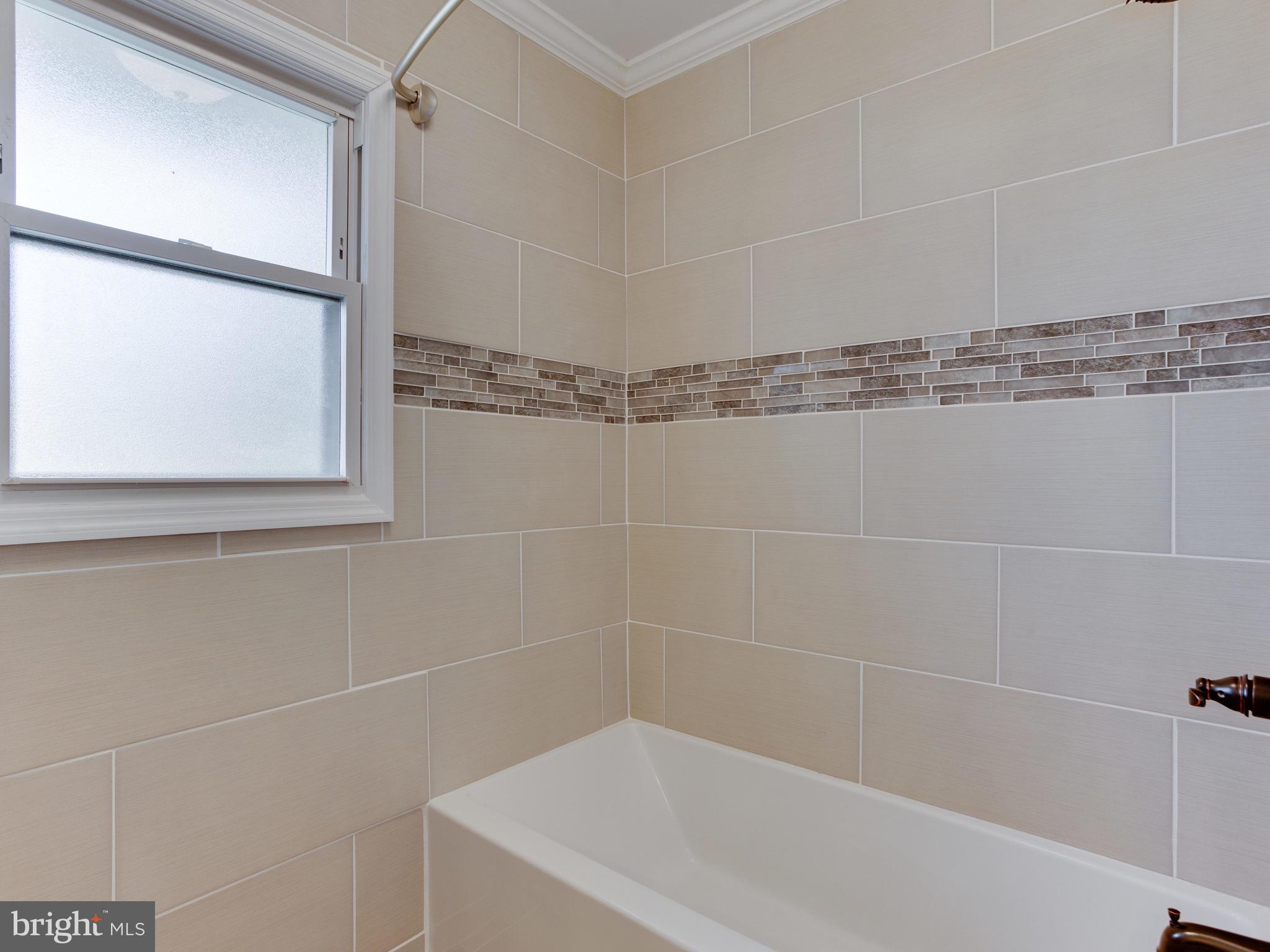 735 Reckord Road Fallston, MD 21047 - Photo 22 of 46 Main level Shower Tub tile detail