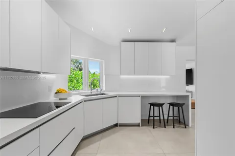 $3,900,000 | 9033 Emerson Avenue, Surfside, FL 33154