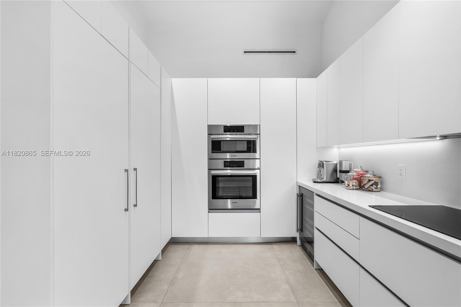 9033 Emerson Avenue Surfside, FL 33154 - Photo 11 of 40