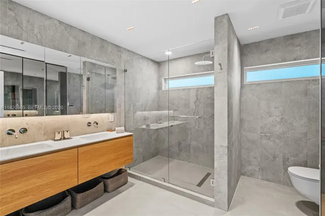 $3,560,000 | 9033 Emerson Avenue, Surfside, FL 33154