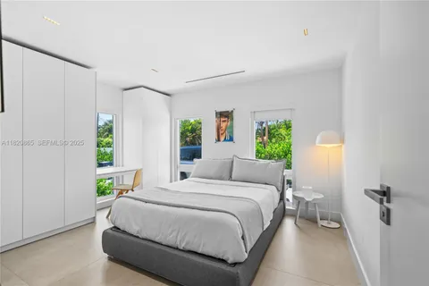 $3,900,000 | 9033 Emerson Avenue, Surfside, FL 33154