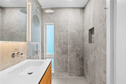 $3,900,000 | 9033 Emerson Avenue, Surfside, FL 33154