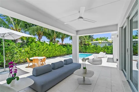 $3,900,000 | 9033 Emerson Avenue, Surfside, FL 33154