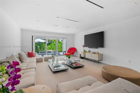 $3,900,000 | 9033 Emerson Avenue, Surfside, FL 33154