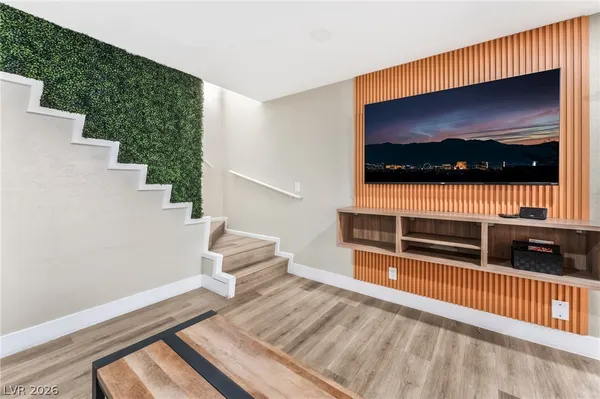 $2,195 | 900 Willow Tree Drive, Unit C, Las Vegas, NV 89128