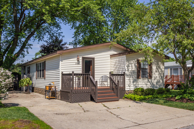 38569 North Sheridan Road, Unit 390 Beach Park, IL 60099 - Photo 2 of 28 a front view of a house with garden