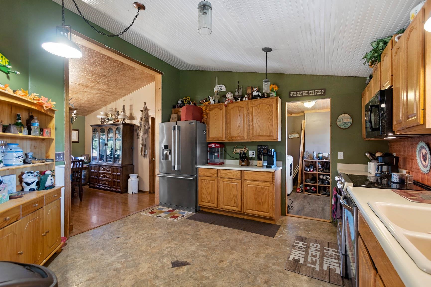 40606 North Madison Road Elk, WA 99009 - Photo 8 of 29