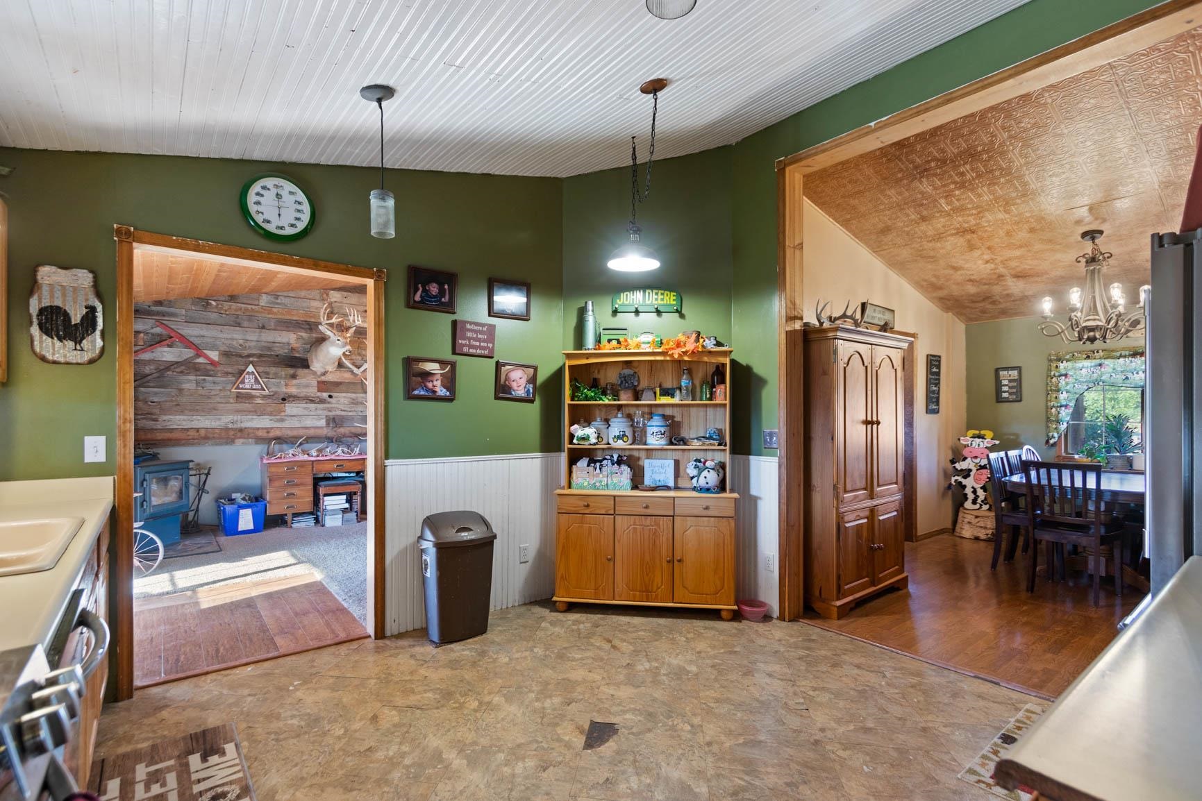 40606 North Madison Road Elk, WA 99009 - Photo 9 of 29