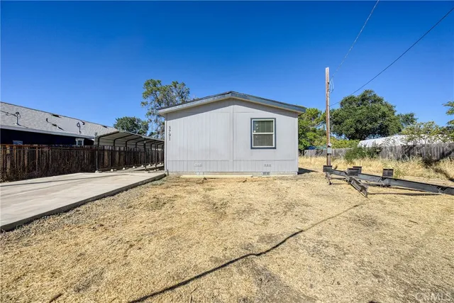 a view of a house with a backyard