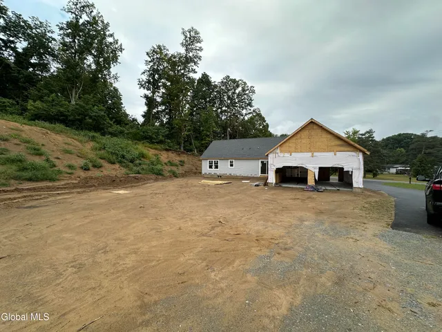 $465,000 | 68 Cemetery Road, Halfmoon, NY 12065