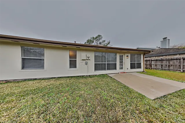 $2,100 | 4311 Duesenberg Court, Pearland, TX 77584