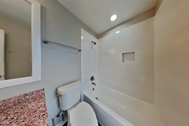 $2,100 | 4311 Duesenberg Court, Pearland, TX 77584