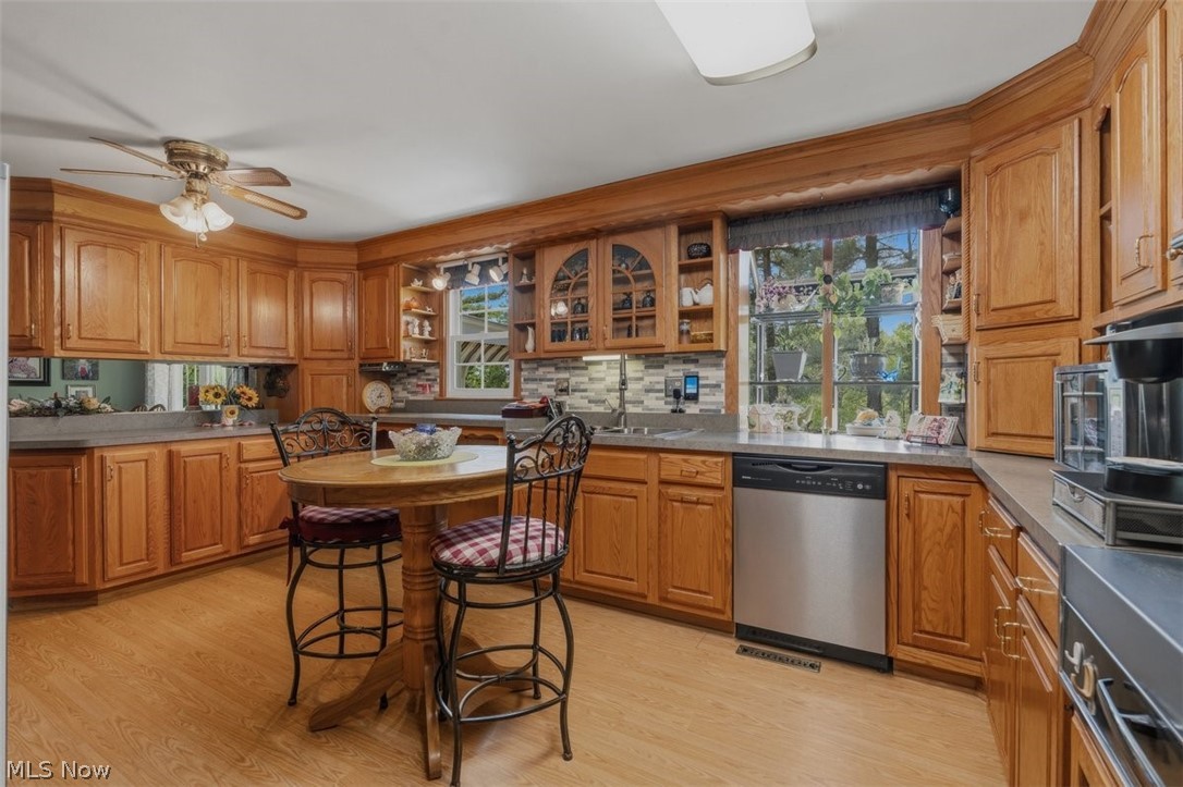 800 Arends Ridge Road Marietta, OH 45750 - Photo 29 of 50 Custom Built Kitchen with Garden window