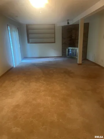 $215,000 | 206 Meadow Drive, Macomb, IL 61455