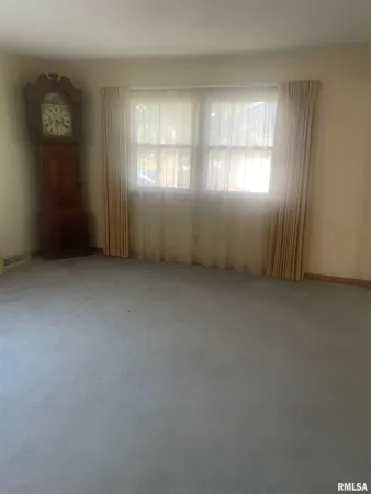 $215,000 | 206 Meadow Drive, Macomb, IL 61455