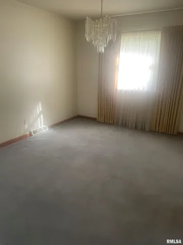 $215,000 | 206 Meadow Drive, Macomb, IL 61455