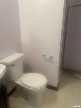 $215,000 | 206 Meadow Drive, Macomb, IL 61455