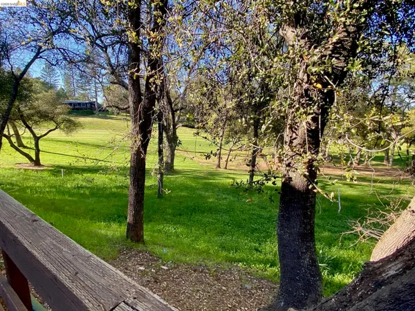 $184,900 | 19096 Dyer Court, Unit 2, Groveland, CA 95321