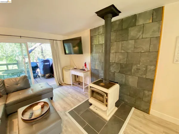 $184,900 | 19096 Dyer Court, Unit 2, Groveland, CA 95321