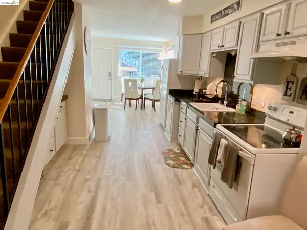 $184,900 | 19096 Dyer Court, Unit 2, Groveland, CA 95321