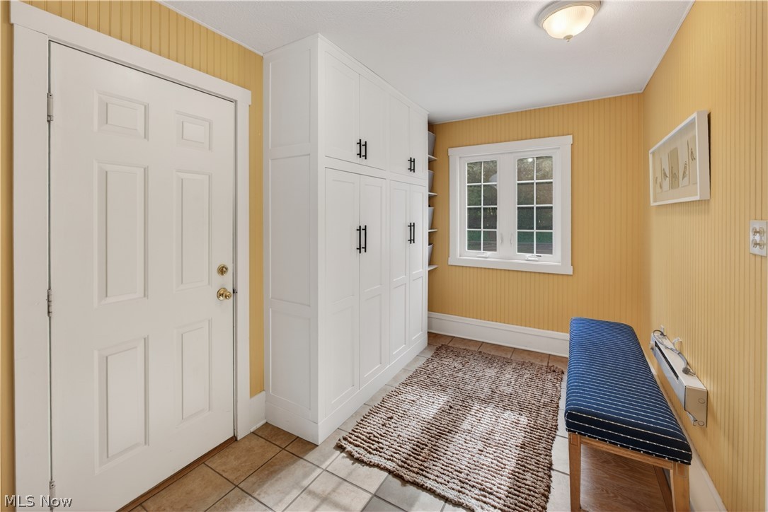 2069 Middleton Road Hudson, OH 44236 - Photo 18 of 42 The bright and cheery Mud Room