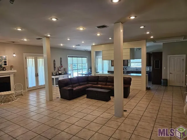 $729,999 | 17820 Highway 42, Livingston, LA 70754