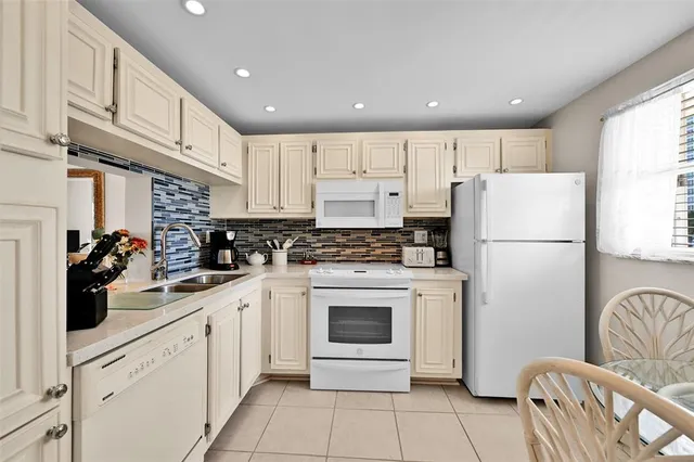 $289,900 | 1541 South Ocean Boulevard, Unit 419, Pompano Beach, FL 33062