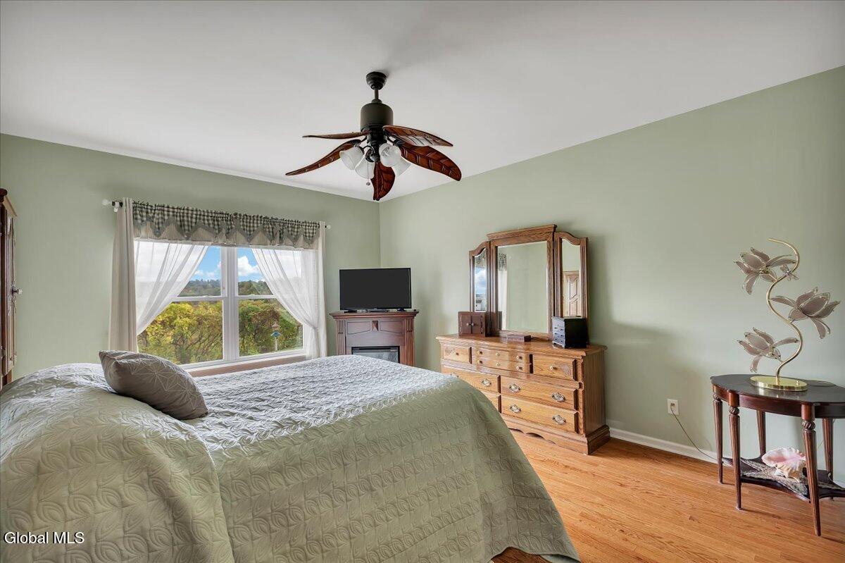 4 Elena Court Halfmoon, NY 12065 - Photo 25 of 62 31-IMG_2117