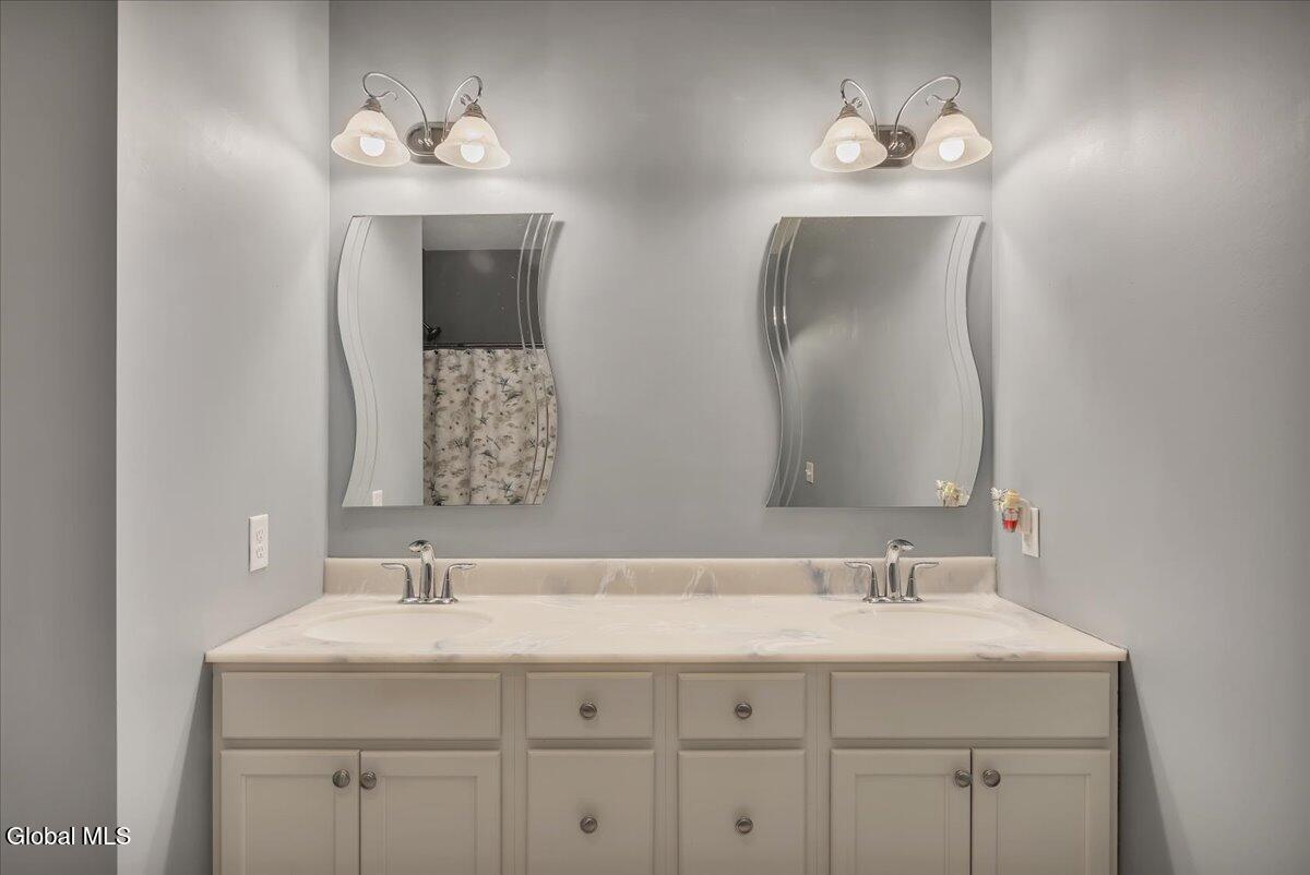 4 Elena Court Halfmoon, NY 12065 - Photo 29 of 62 35-IMG_2145