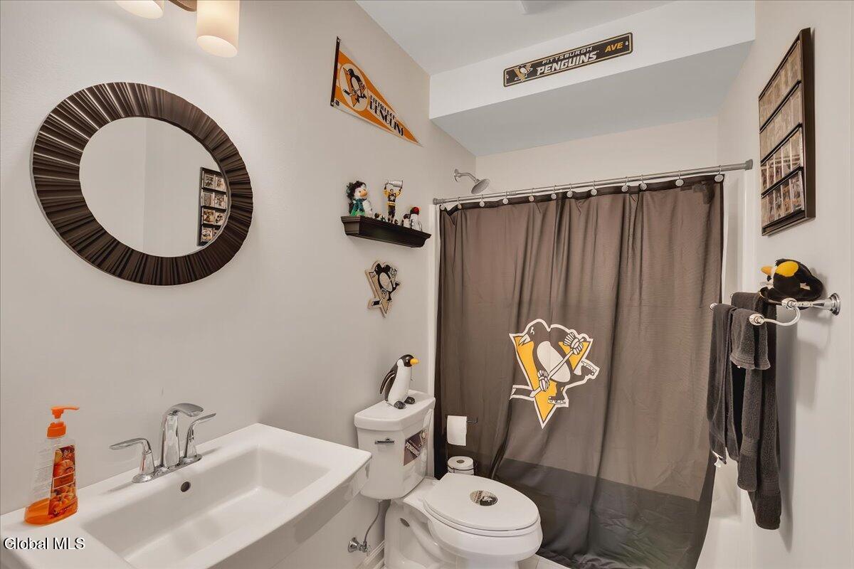 4 Elena Court Halfmoon, NY 12065 - Photo 39 of 62 39-IMG_2184