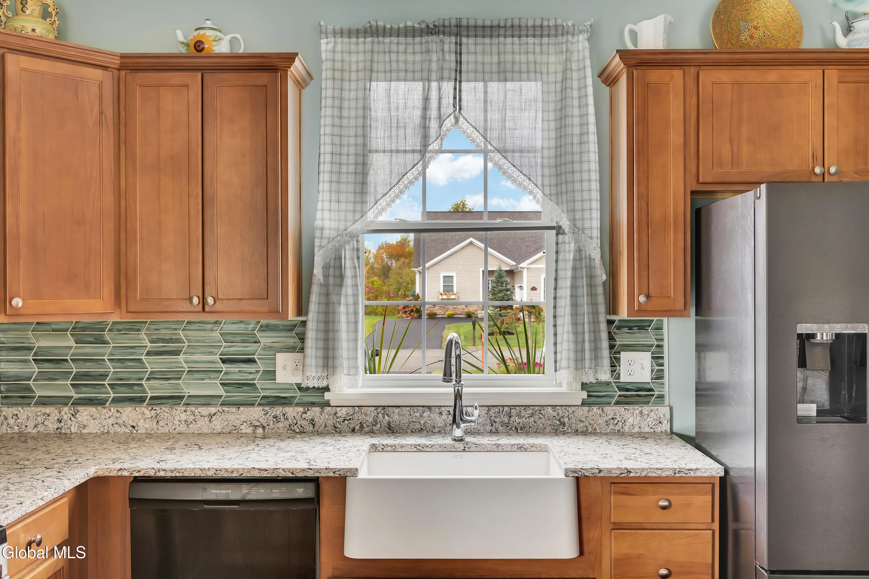 4 Elena Court Halfmoon, NY 12065 - Photo 6 of 62 10-IMG_1950